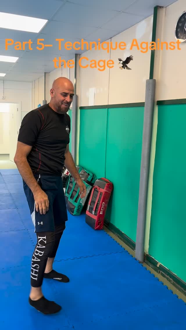 Ibush Kabashi demonstrating a cage-side self-defence technique at MMA Kabashi