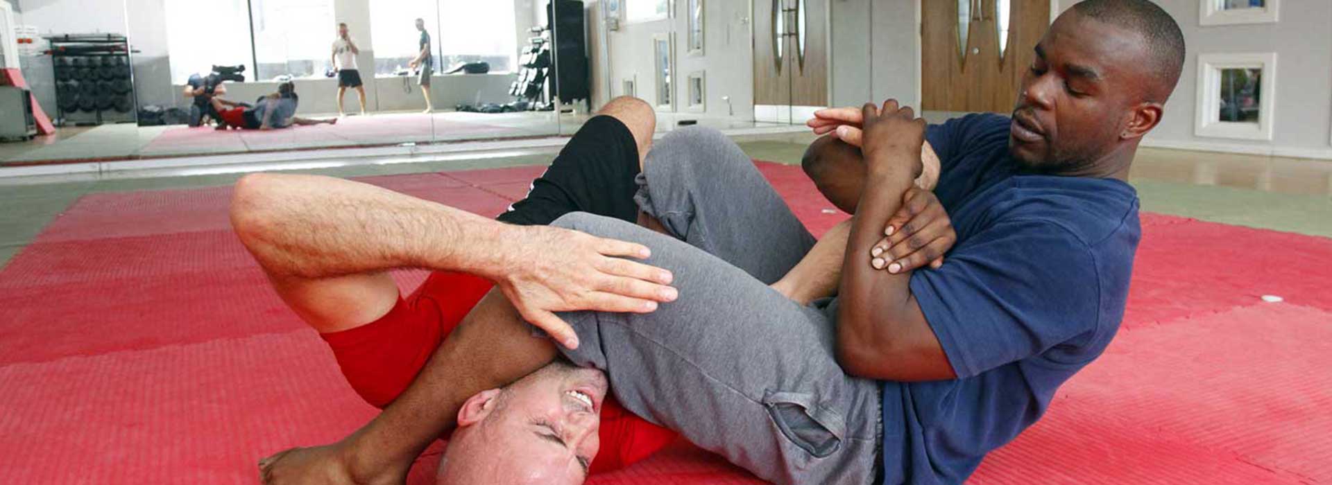 Cross Over Arm Lock MMA